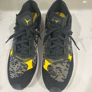 Like new Jordan Tennis Shoes